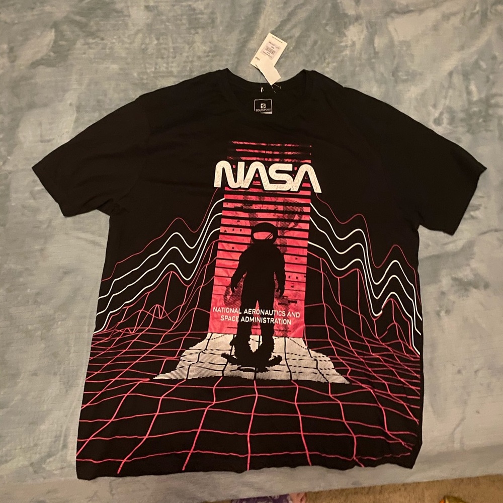 New southpole 3xl nasa shirt.